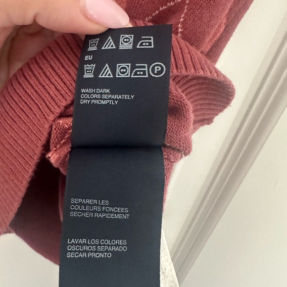 Tommy  Hilfiger Sweater Vest - Picture 6 of 6